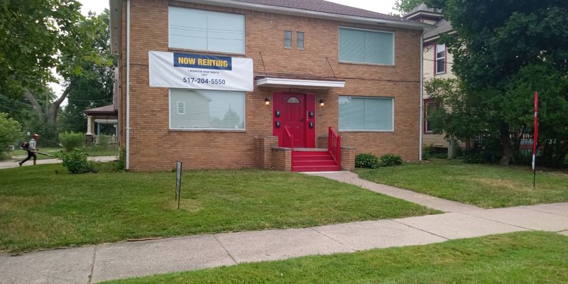 Lansing Apartment: 801 North Capitol Avenue