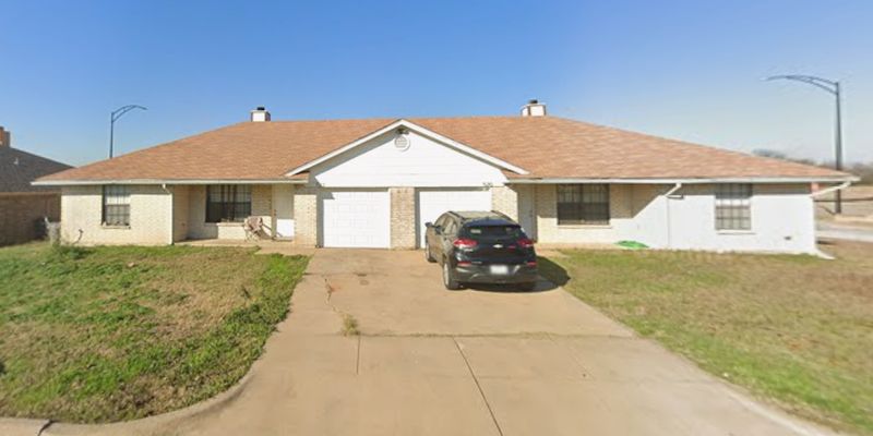 Fort Worth Townhome: 520 Signal Hill Ct S