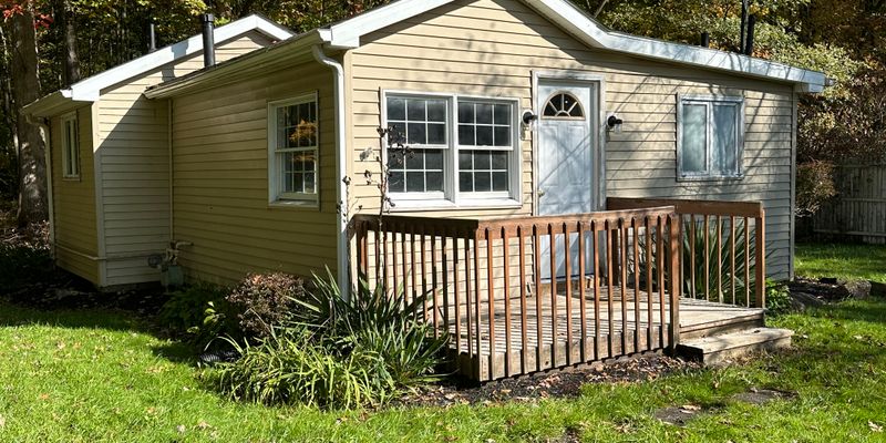 Lake Milton House: 17674 1/2 Lakewood Avenue