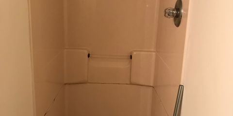 516C downstairs shower.jpg