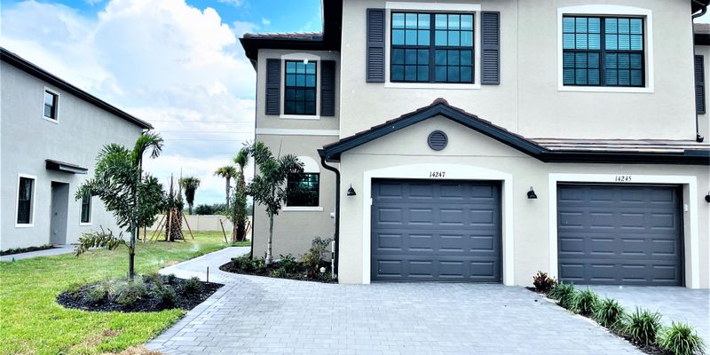 Fort Myers House: 14247 Pine Lodge Ln