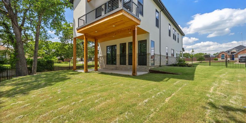 Quinlan House: 2811 Rodeo Dr