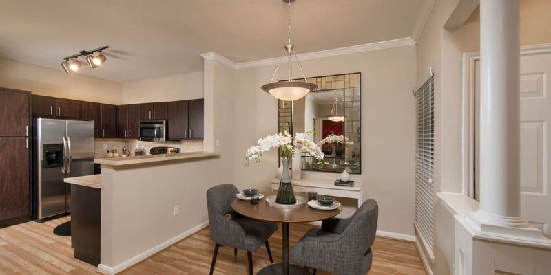 Houston Apartment: 3000 Bissonnet St