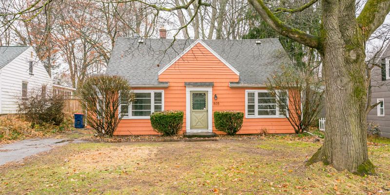 Brighton House: 805 N Landing Rd