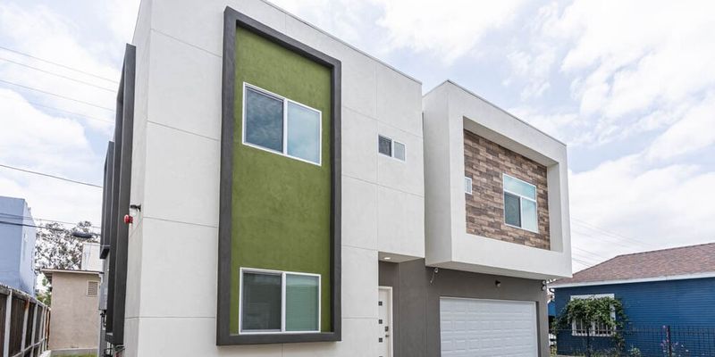 Los Angeles House: 866 N Edgemont St