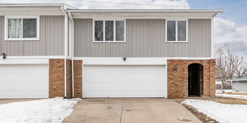 Cedar Rapids House: 130 Harbet Ave NW