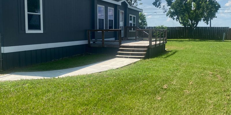 Baytown House: 2319 W Osage Dr