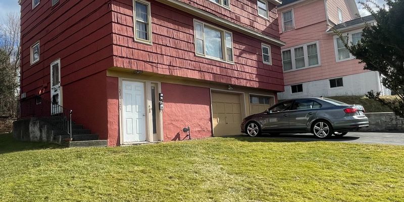 Syracuse Apartment: 123/ 125 Genesee Park Dr