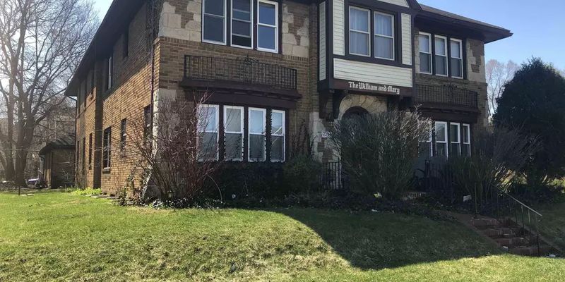 Rockford Apartment: 2234 Auburn St