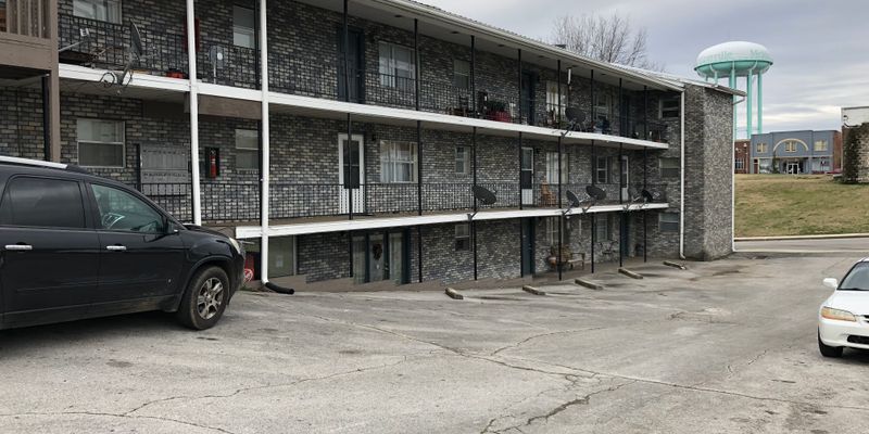 McMinnville Apartment: 110 Lyon St