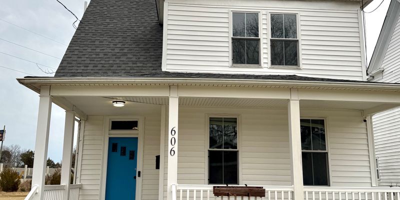 Hampton House: 606 Washington St