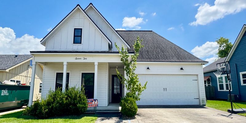 Lake Charles House: 710 Clarence St