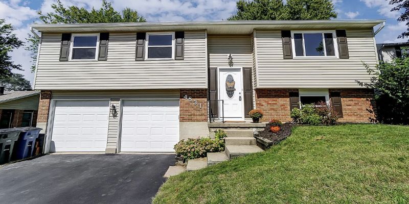 Dayton House: 4831 Hollywreath Ct
