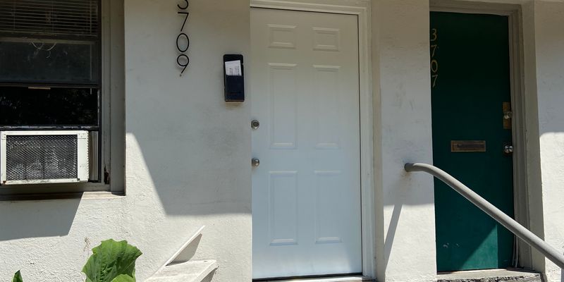 Jacksonville House: 3709 Park St