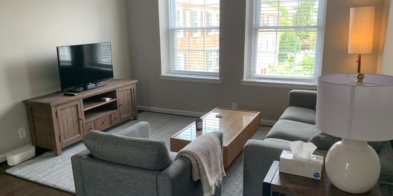 Arlington House: 2928 S Buchanan St, Apt C2