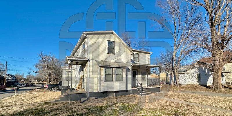 Newton Townhome: 130 W 10th St