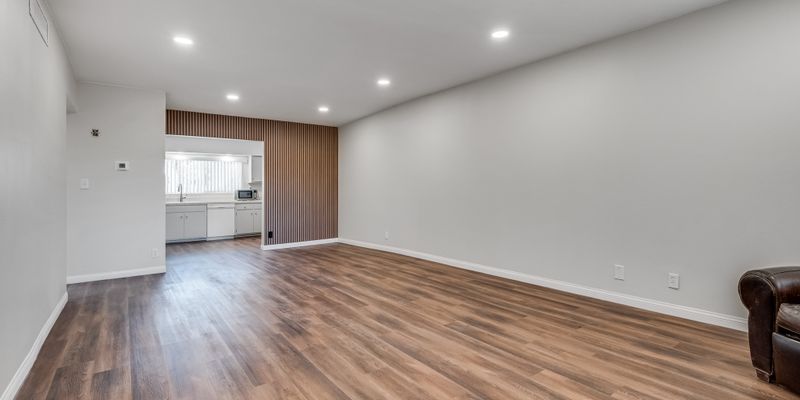 Las Vegas Apartment: 356 E Desert Inn Rd