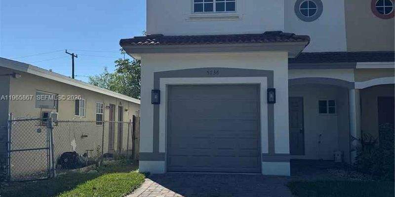 Hollywood Apartment: 5736 Tyler St