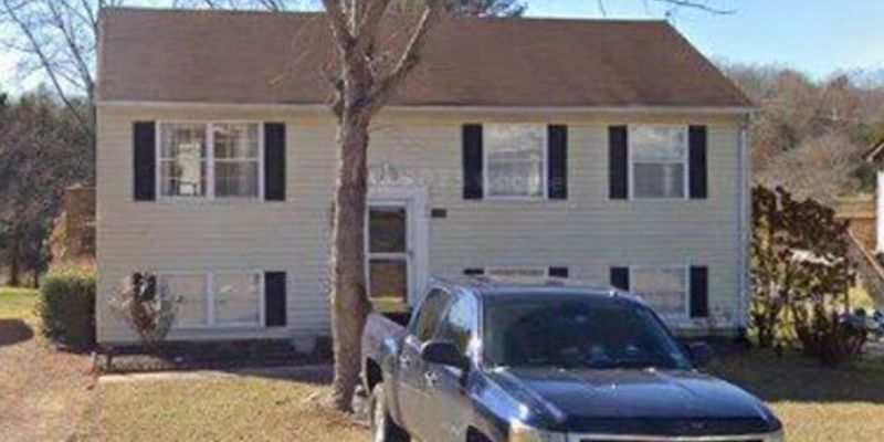 Lynchburg House: 209 Holcomb Path Rd