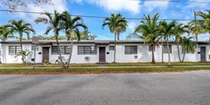 Hollywood House: 1116 S 17th Ave # 1-3