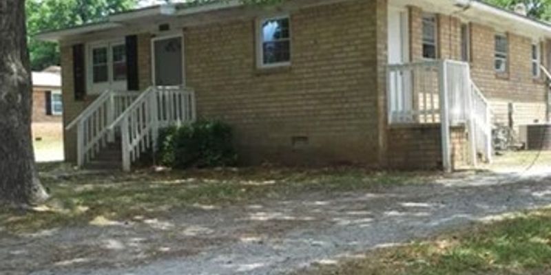 Salisbury Apartment: 311 Barbour Street 