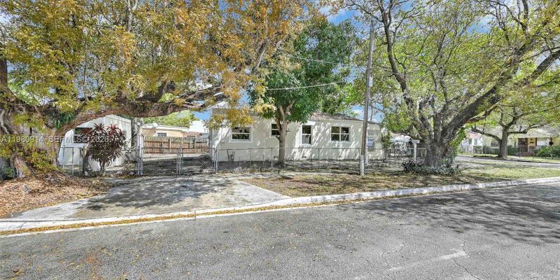 Miami House: 299 NW 43rd St