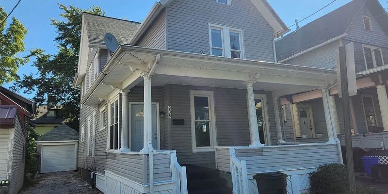 Erie House: 905 Walnut St