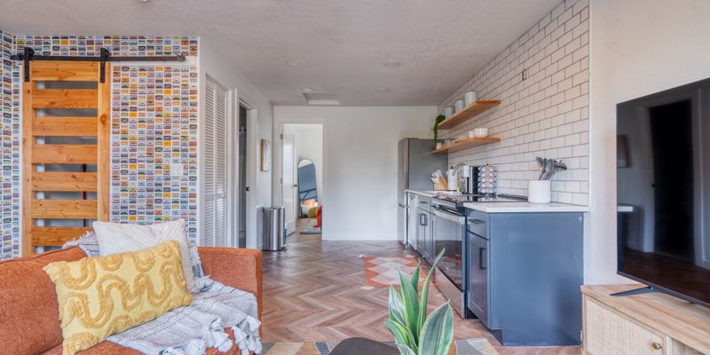 Portland Apartment: 5222 SE Holgate Blvd