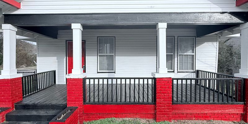 Anniston House: 1831 Moore Ave