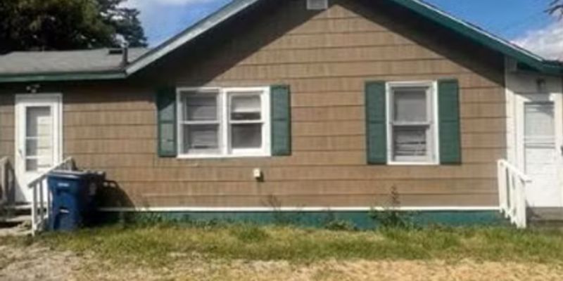 Saginaw House: 2927 Fairview St