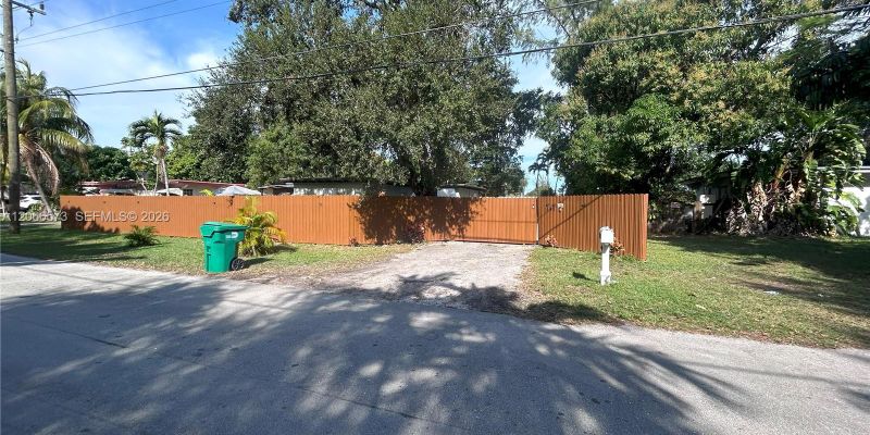 NORTH MIAMI House: 1543 ne 144th ST # 1