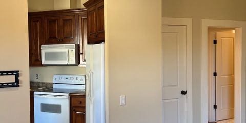 Apartment D Photo 9.jpg