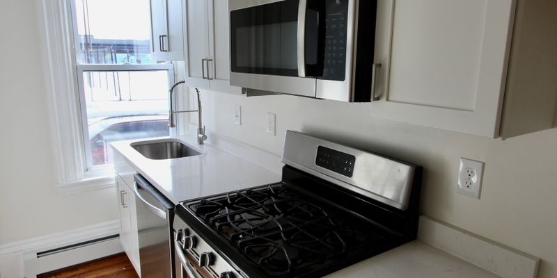 New Bedford Apartment: 81 Summer St