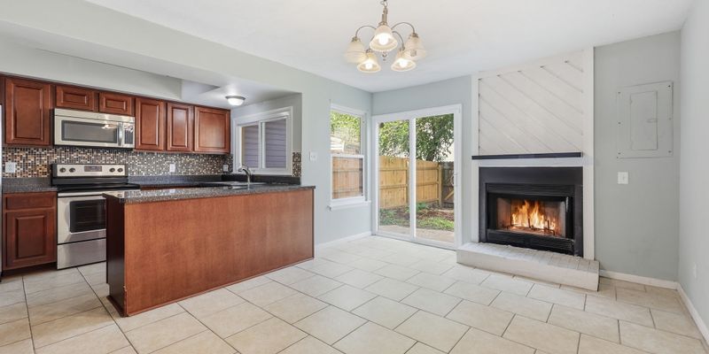 Virginia Beach House: 807 Tuition Dr