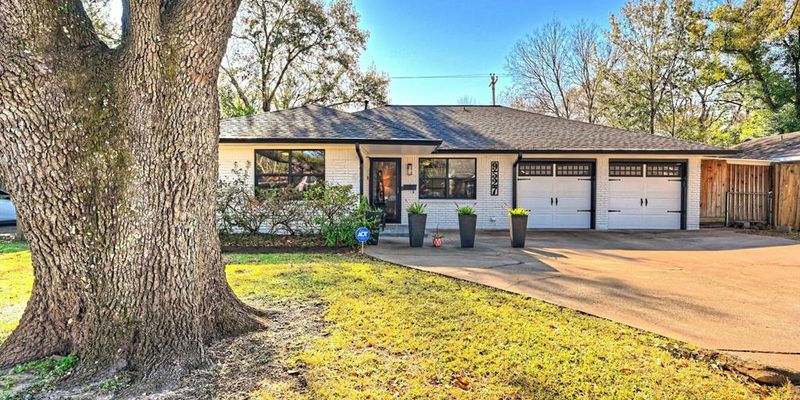 Houston House: 9527 Vilven Ln