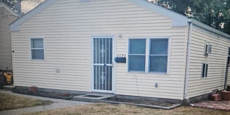 Gary House: 4134 Fillmore St