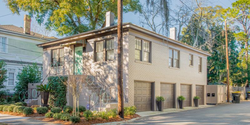 Savannah Apartment: 118 W 36th St
