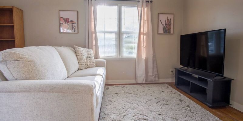 Burley Apartment: 1650 Oakley Ave