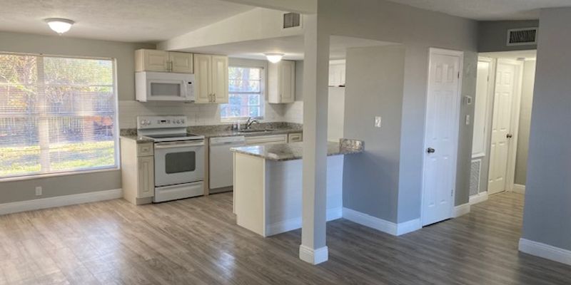 Leesburg House: 1503 Hampton Rd