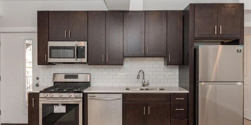 Chicago Apartment: 1226 West Sherwin Avenue