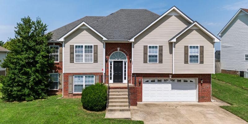 Clarksville House: 1724 Flagstone Dr