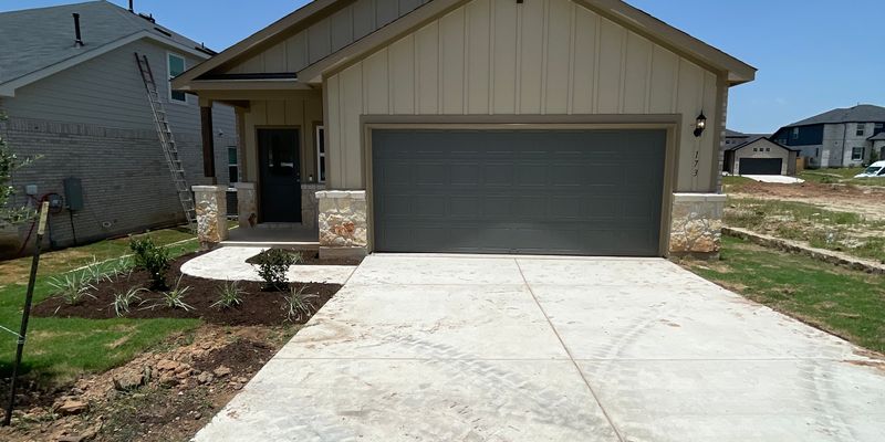 Buda House: 173 Golden Bell Wy