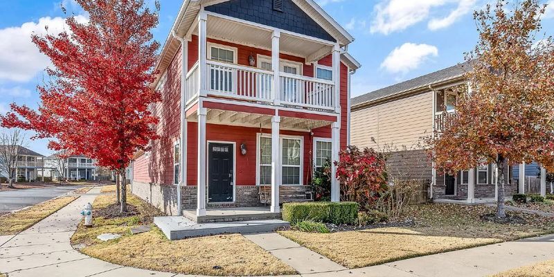 Fayetteville House: 537 N Keats Dr