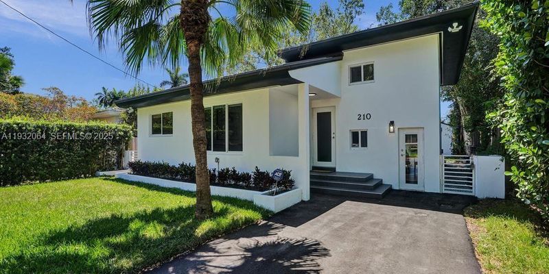 El Portal House: 210 NE 85th St