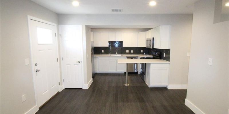 Austin House: 935 La Posada Dr #146