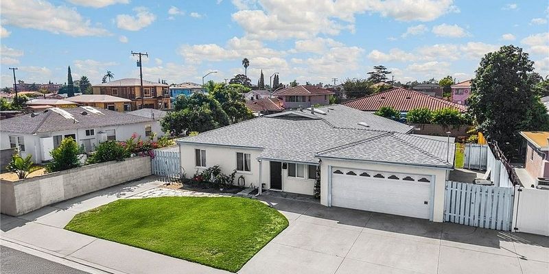 Midway City House: 14721 Riata St