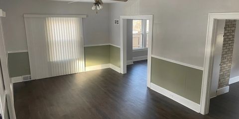 417 Bardon livng room .jpeg