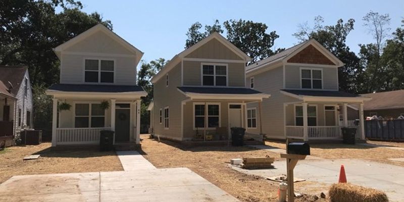Chattanooga House: 36 N Larchmont