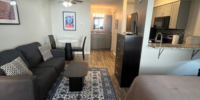 Denver Apartment: 980 S Dexter St