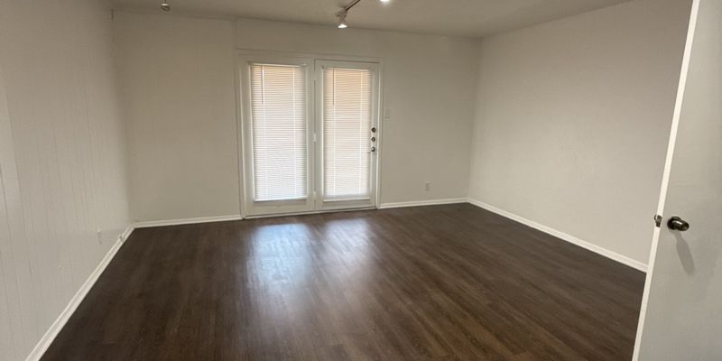 Euless Apartment: 212 Wilshire Dr